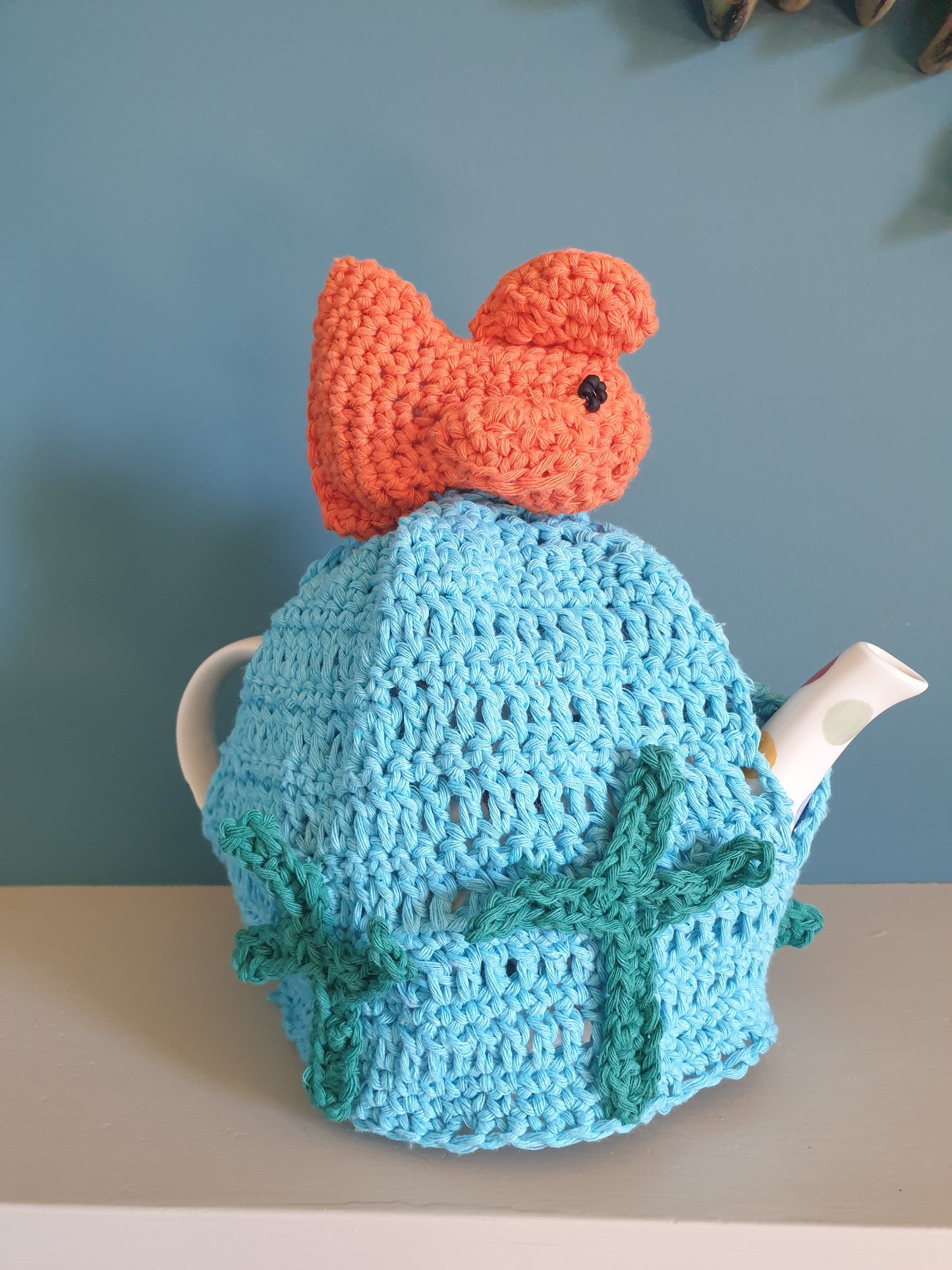 Goldfish amigurumi tea cosy