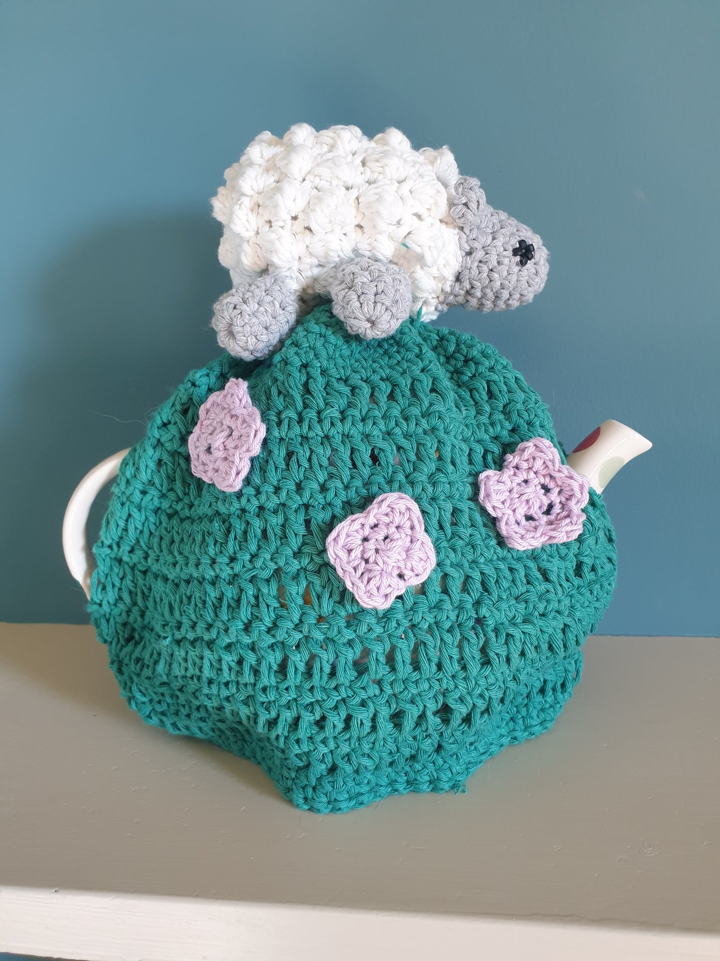 Sheep amigurumi tea cosy